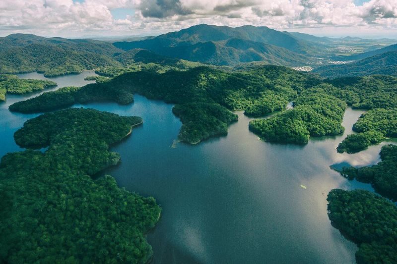 City and Rainforest Scenic Helicopter Flight from Cairns - Pilot commentary and the value of a guide