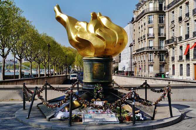 City Bus Tour Along the Seine River - Tour Highlights