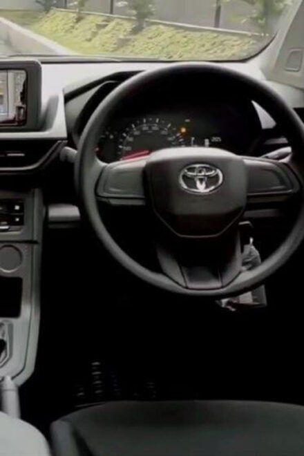 City Car Hire 12 Hours - Driver Services and Experience