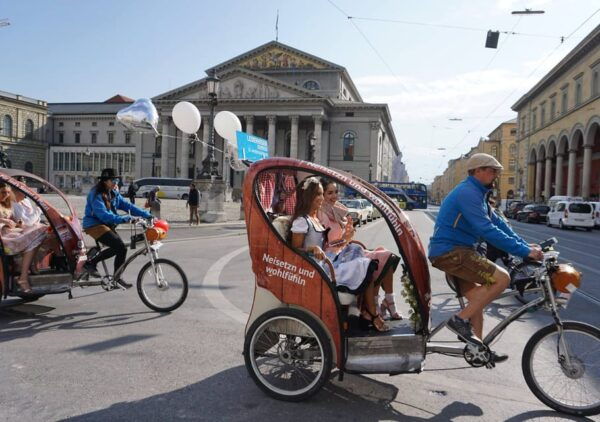 City & English Garden Private Guided Pedicab / Rikscha Tour - Exploring the Old Town