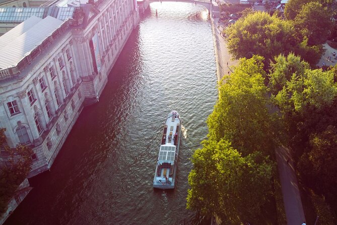 City Lounge Trip With the Lounge Ship Through Berlin - Inclusions