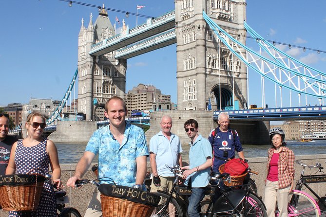 City & Secrets: Explore Londons Hidden Gems on a Calm Sunday - Landmarks and Hidden Monuments