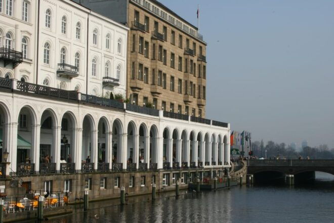 City, Speicherstadt and St. Pauli for School Groups - Starting Point and Major Sights
