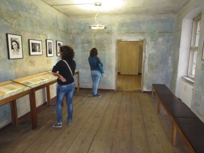 City Tour Berlin: Scheunenviertel and Hackesche Höfe - A Journey Through Berlins Courtyards