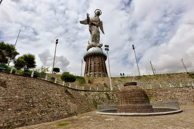 City Tour in Quito. Muffin, Cable Car, Historic Center and Middle of the World - Muffin Experience