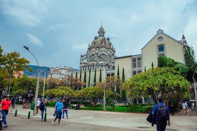 City Tour Medellin Comuna 13 Graffititour Paisa for a Day - Tour Overview