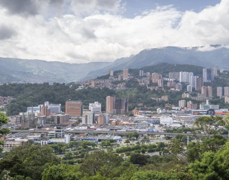 City Tour Medellin With a Chiva or a Thematic Van - Tour Overview
