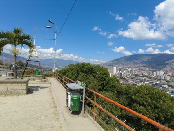 City Tour Medellin With a Chiva or a Thematic Van - Exploring Medellin Landmarks