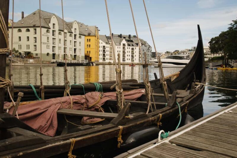 City walk in Ålesund: Art Nouveau, sea views, and insider tips - City walk in Ålesund: Art Nouveau, sea views, and insider tips