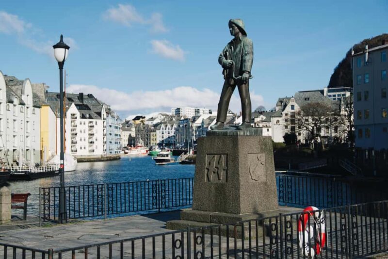 City walk in Ålesund: Art Nouveau, sea views, and insider tips - The Art Nouveau architectural showcase
