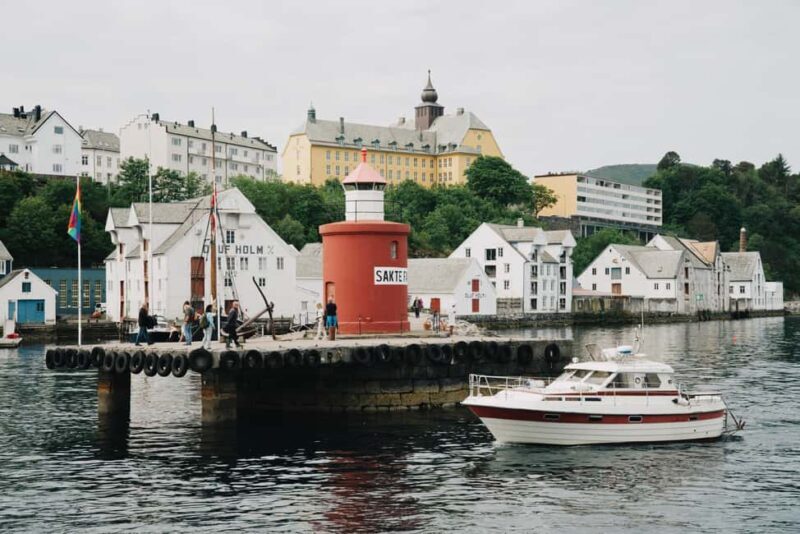 City walk in Ålesund: Art Nouveau, sea views, and insider tips - Authentic, immersive, and enjoyable