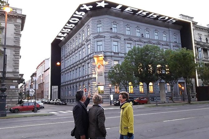 City Walk in Budapest With Legends - What To Expect