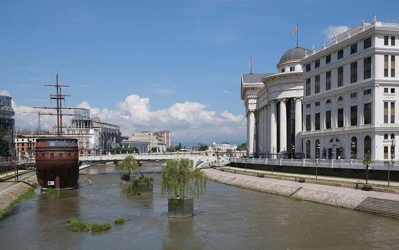 CITY WALKING TOUR - PROJECT SKOPJE 2014 - Who Will Love This Tour?