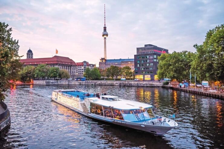 CitySightseeing Berlin HOHO Bus- All Lines (A+B) & Boat Tour - Experience the Bus Tour