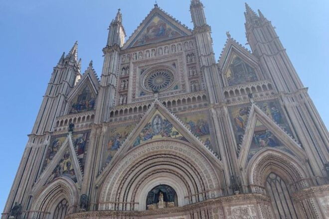 Civita Di Bagnoregio and Orvieto Private Day Tour From Rome - Booking