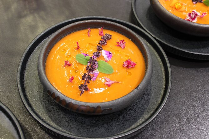 Clase De Cocina Española En San Sebastián - Expert Chef and Iconic Spanish Dishes