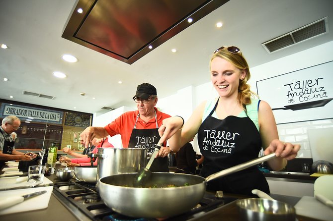 Clase De Cocina Española Y Recorrido Por El Mercado De Triana En Sevilla - Meeting and Pickup
