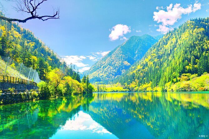 Classic 3-Day Jiuzhaigou Private Tour - Day 1: Arrival and Jiuzhaigou Natural Reserve