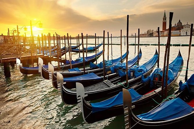 Classic 30-Minute Gondola Ride in Venice - Pricing and Booking