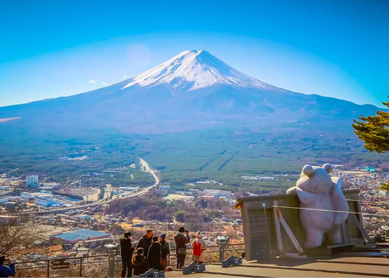 Classic Fuji Flower Viewing Route | Tenjosan Park & Arakurayama Sengen Park & Nichikawa Clock Shop & Lawson Convenience Store & Oishi Park (including cable car ticket) - Hikawa Clock Shop: a street aimed at Fuji
