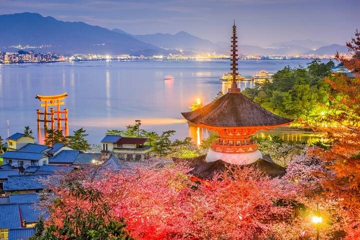 Classic Japan 11-Day Tour by Trafalgar - Hiroshima and Miyajima, with time for reflection
