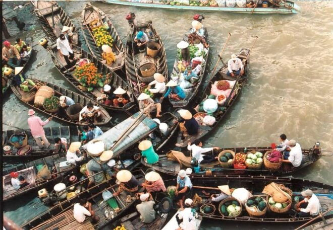Classic Mekong Delta Tour - Vinh Trang Pagoda Visit