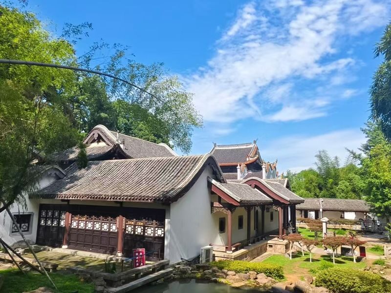 Classic One-Day Tour of Changsha Yuelu Mountain & Orange Isle - Orange Isle and the mini-train question