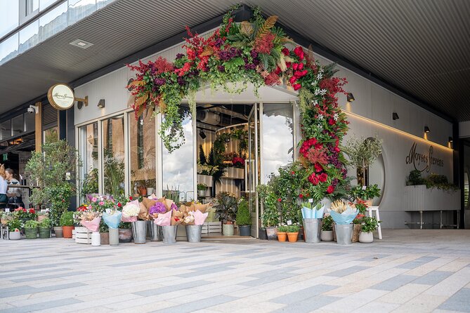 Classic Style Hand-Tied Bouquet Workshop in London - Workshop Overview