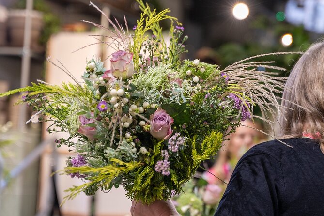 Classic Style Hand-Tied Bouquet Workshop in London - Workshop Details