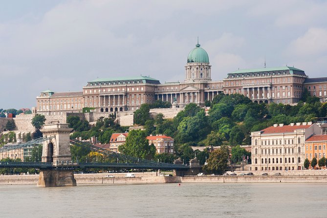 Classic Walk in Budapest Historical Center - Highlights