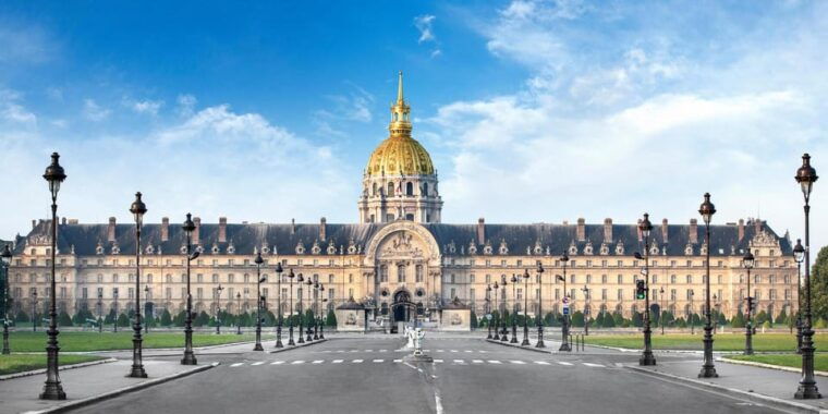 Classical and Monumental Paris Tour Along the Seine River - Cultural Insights