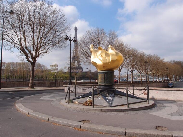 Classical and Monumental Paris Tour Along the Seine River - Tour Benefits