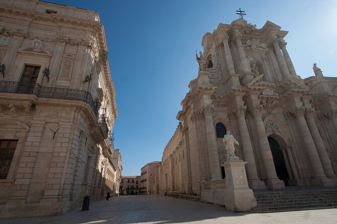 Classical Ortigia Guided Group Tour - Meeting and Pickup