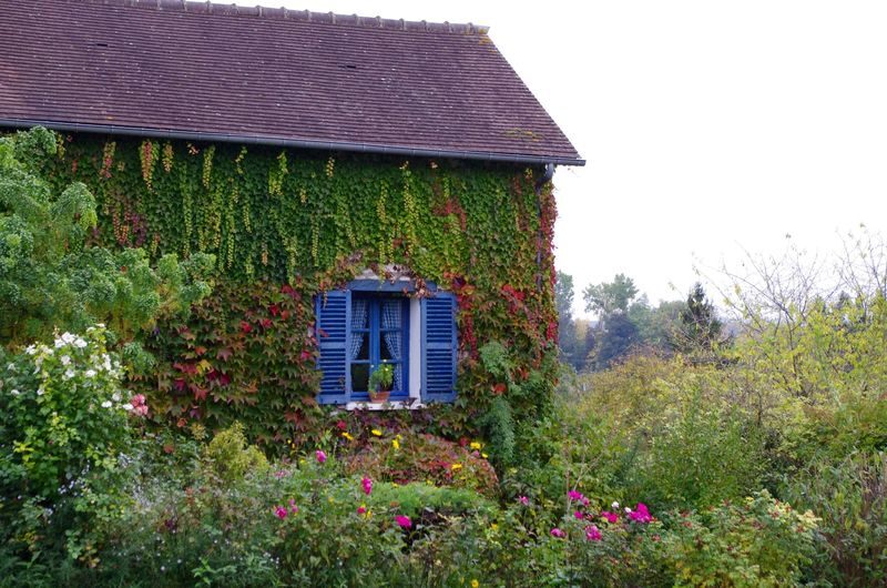 Claude Monets Home and Gardens Guided Tour - The coach ride turns Giverny into an easy day trip