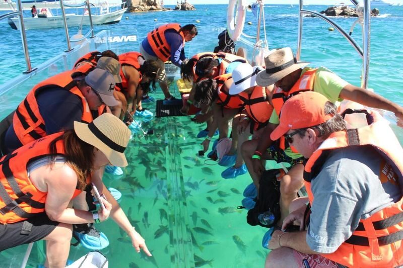 Clear Boat Ride at Los Cabos - A short route with Cabo’s signature sights