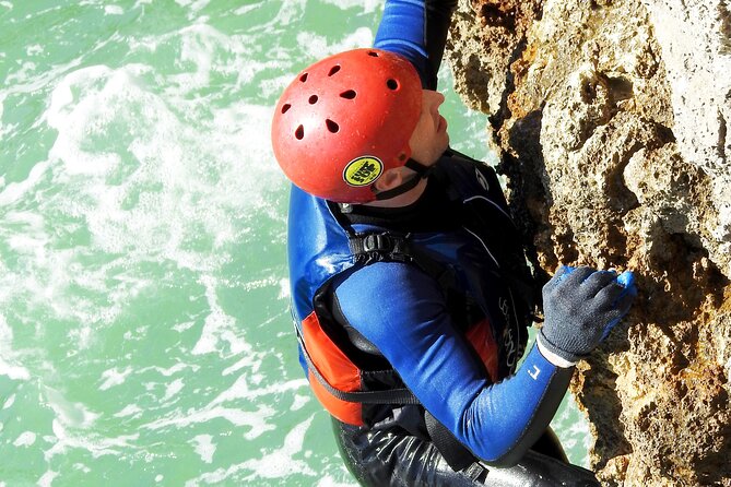CLIFF JUMPING Tour - Coasteering in Albufeira - Background