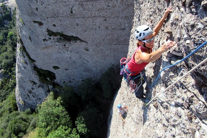 Climbing in Montserrat Mountain - Directions