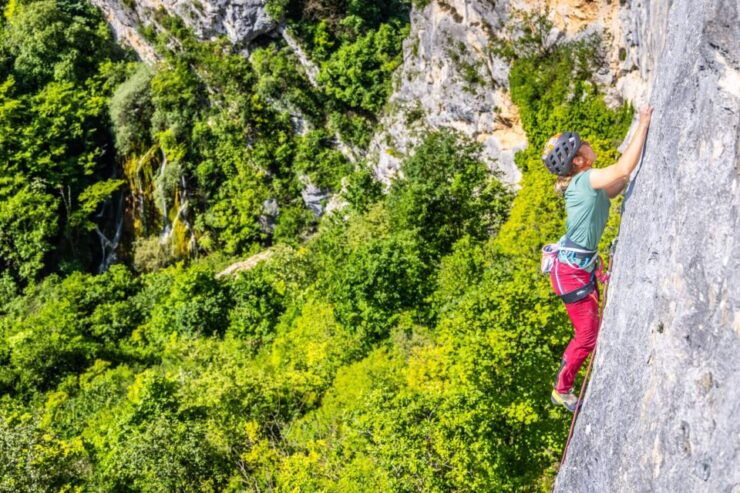 Climbing: Montmirail Lace - Overview of Montmirail Lace Climbing