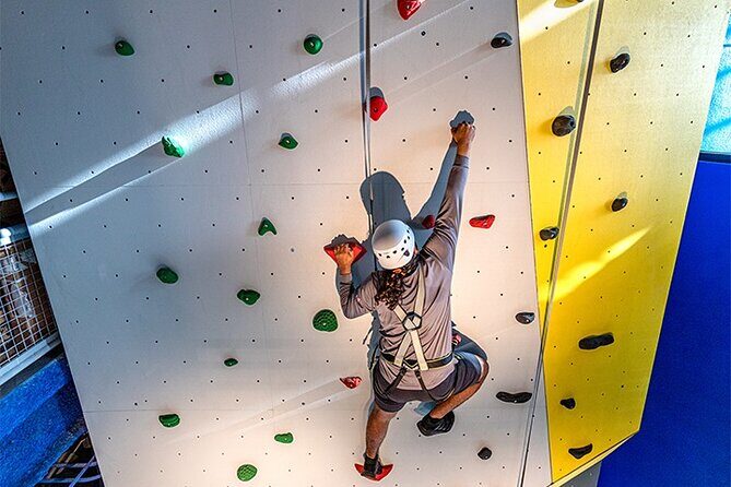 Climbing on Pico del Toro, the largest wall in the Caribbean toroverde Urban Park - Climbing on Pico del Toro, the largest wall in the Caribbean toroverde Urban Park