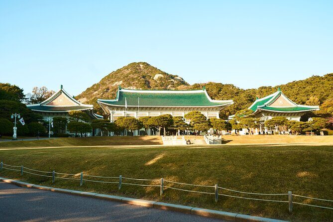 (Closed) Koreas White House Walking Tour Blue House - An Inside Look at the Seoul Blue House Walking Tour