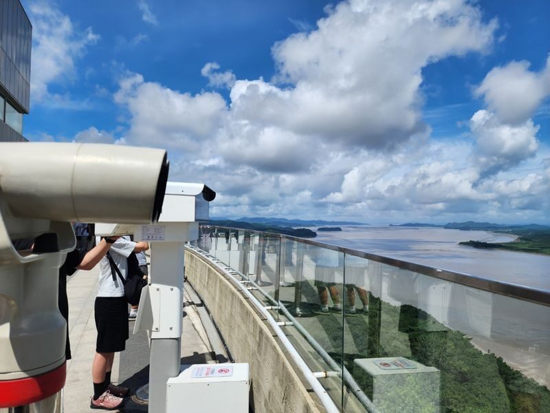 Closest Observatory to DMZ: North Korea View (Starbucks Tour) - The ride from Seoul sets the scene