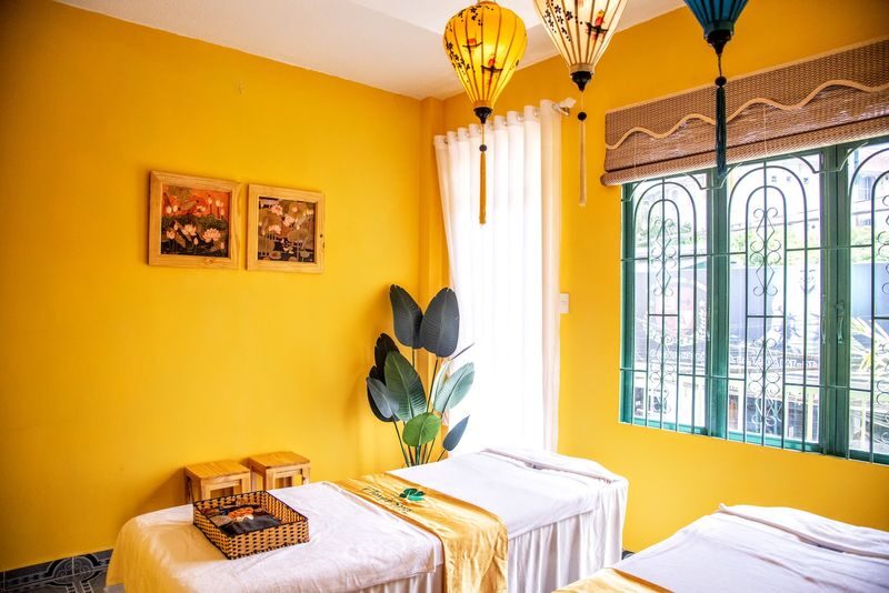 Clover Spa & Massage Experience in Da Lat - During the massage: strong work, with some variation