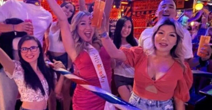 Club Crawl - Experience and Highlights