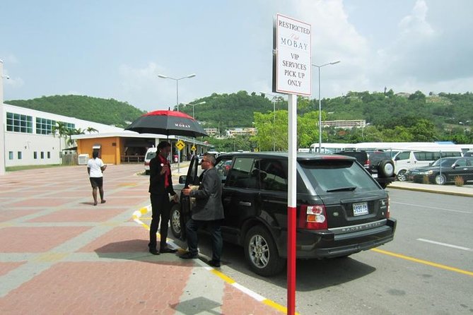 Club Mobay Fast Track Arrival & Departure With Roundtrip Private Airport Shuttle - Arrival and Departure Experience