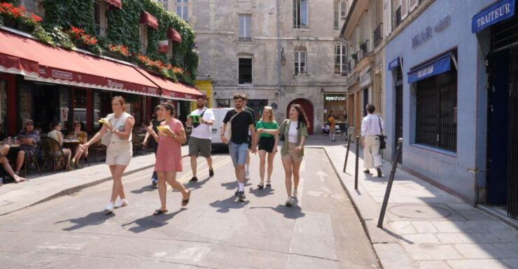 Cluez - Digital Treasure Hunt in the Marais - Reservations