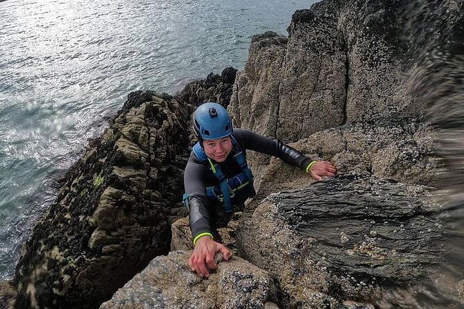 Coasteering (Cliff Jumping, Scrambling, Wild Swimming) on Anglesey - Inclusions and Safety