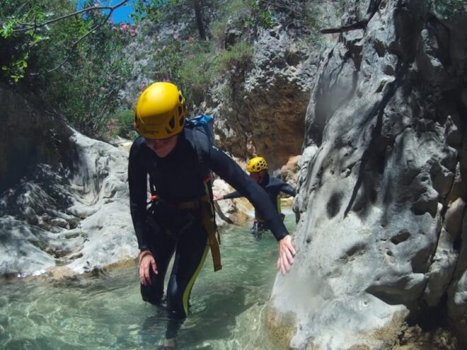 Coasteering Villajoyosa - Exploring Rock Formations