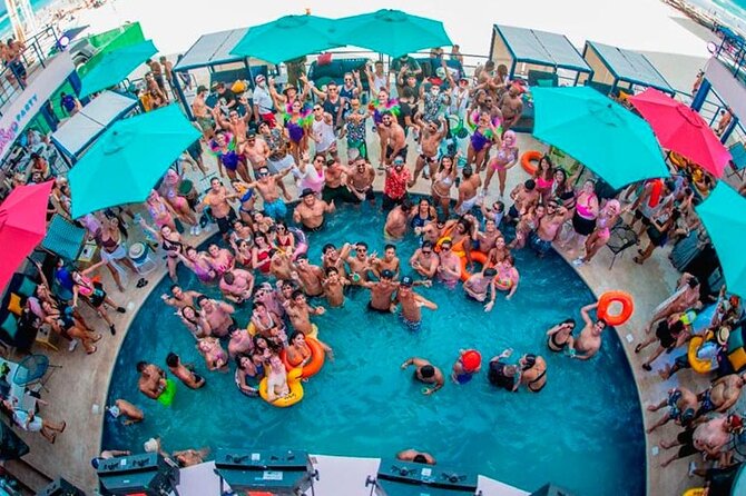 Coco Bongo Beach Club Cancun - Aerial Acrobatics and Entertainment