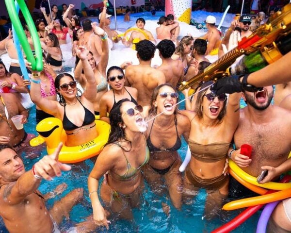 Coco Bongo Beach Club - Dress Code