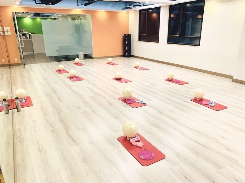 Coco & the Sun - Shape Your Body Fitness Class Experience | Full-Body Sculpting | Barre | Pilates | Cardio | Sheung Wan | Limited to First-Time Customers - Finding the studio on Queen’s Road Central